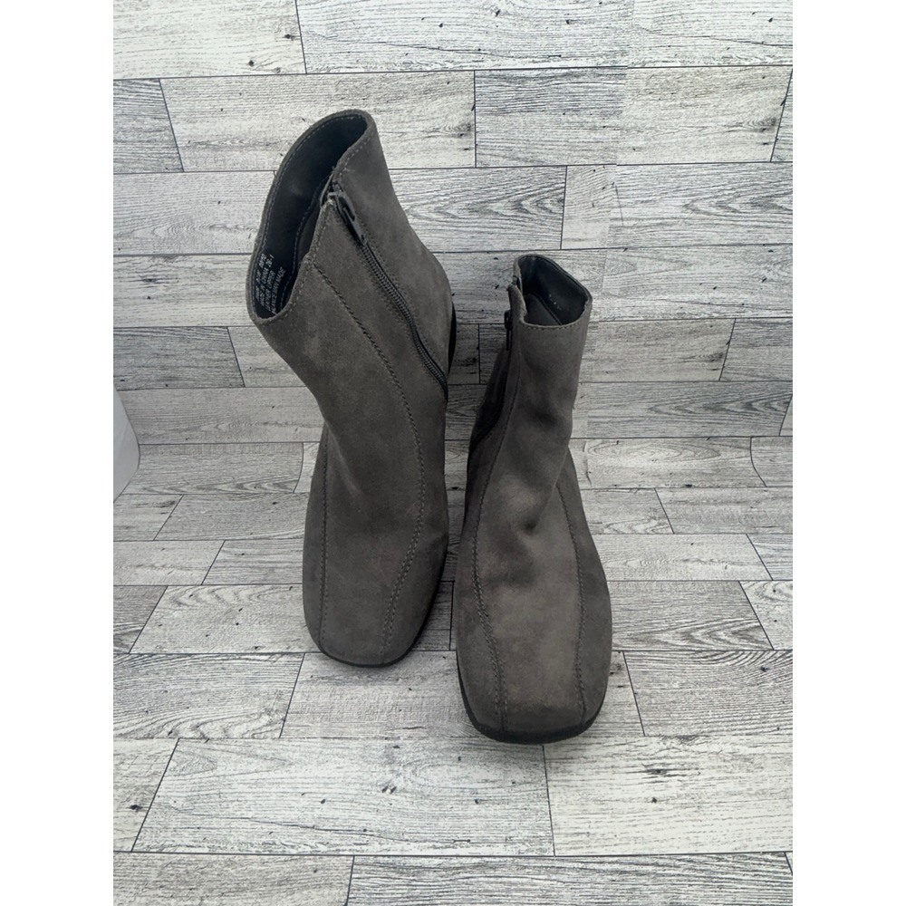 Clarks Women's Gray Suede Ankle Boots Side Zip‎ Wedge Heel Size 9.5W
